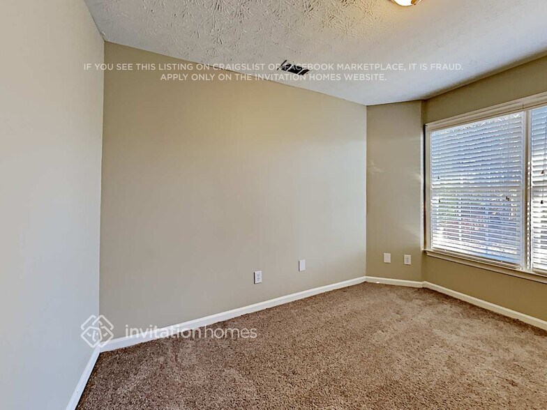 Building Photo - 3925 Riversong Dr NW