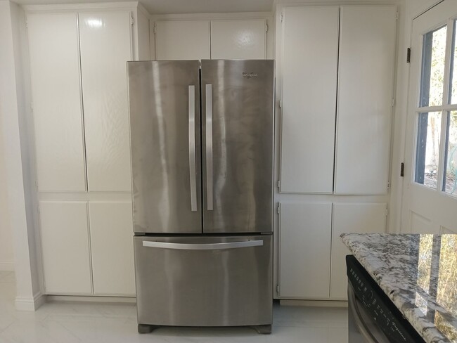 Building Photo - Stylish, Secure, and Pet-Friendly 3-Bedroo...
