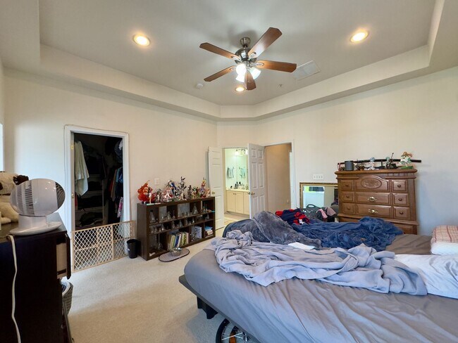 Building Photo - Modern 3-Bedroom Townhome with Stylish Fea...