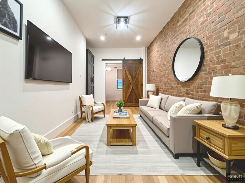 Primary Photo - 298 Nassau Ave