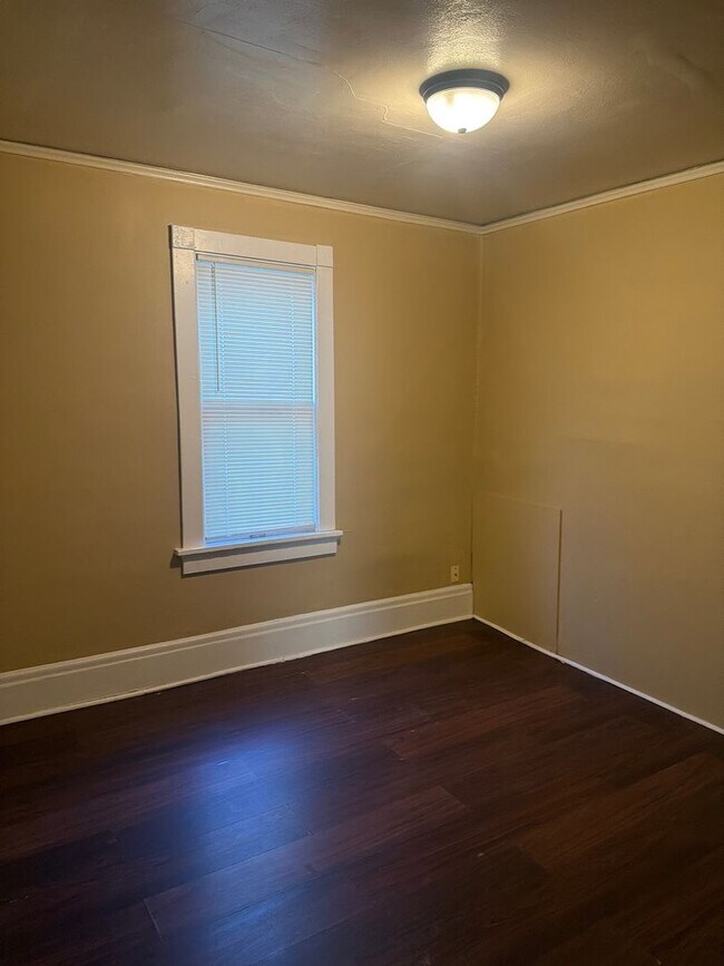 Building Photo - 2335 W Burleigh St