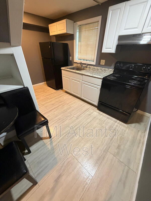 Building Photo - 1500 Avon Ave SW