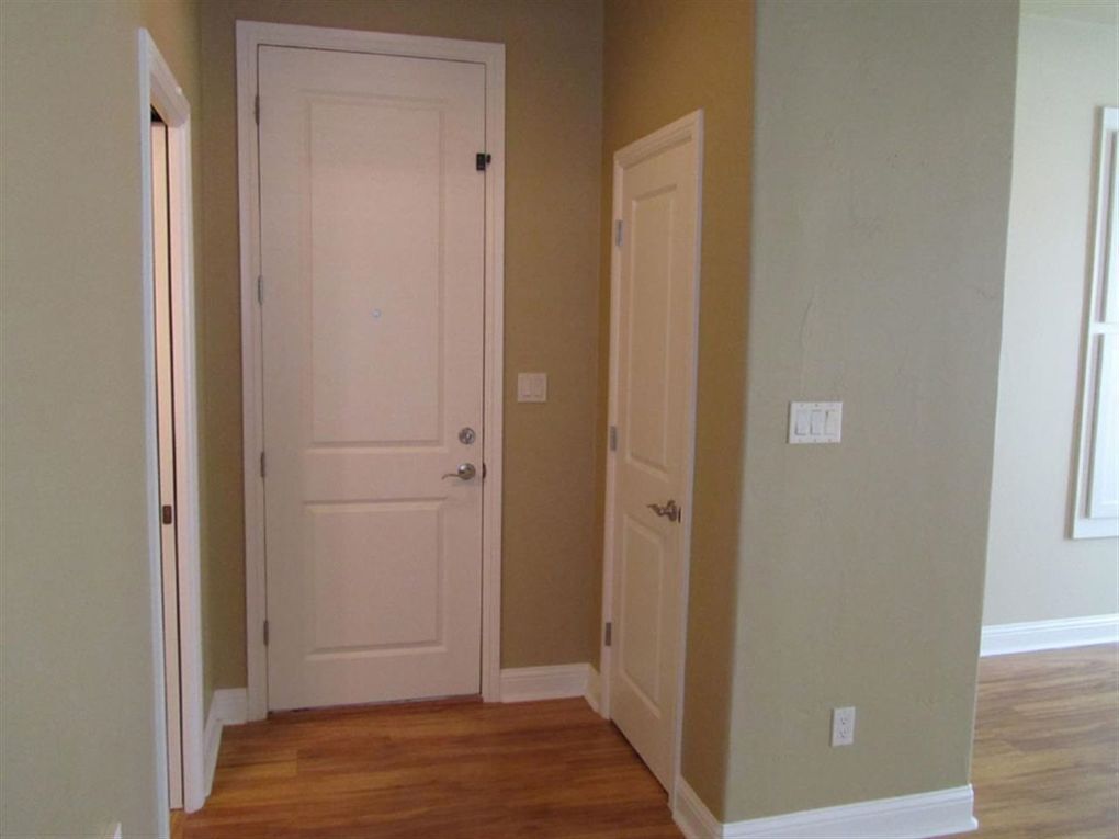 Building Photo - 115 W Main St