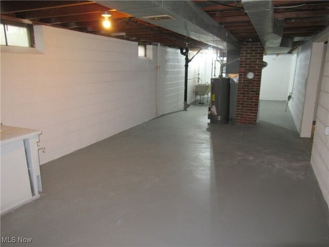 Building Photo - 285 Marion Dr