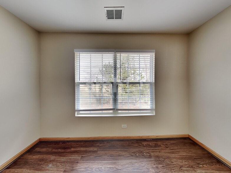 Building Photo - 1057 Sheridan Cir