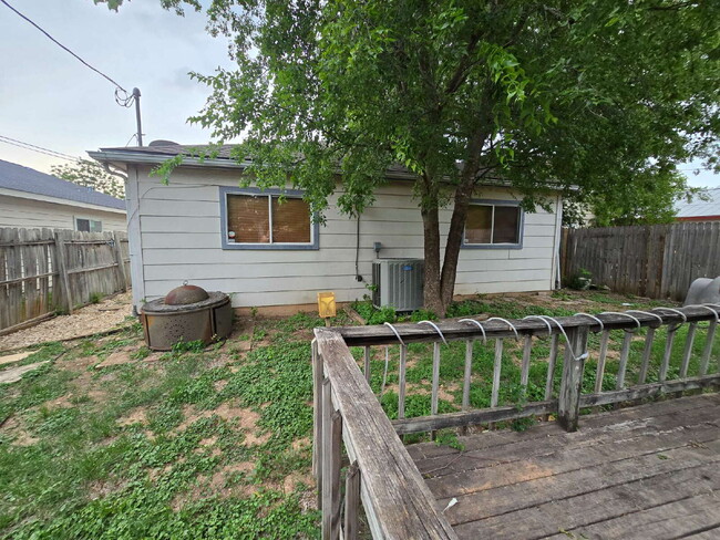 Building Photo - "Charming 3-Bedroom Sanctuary in San Anton...