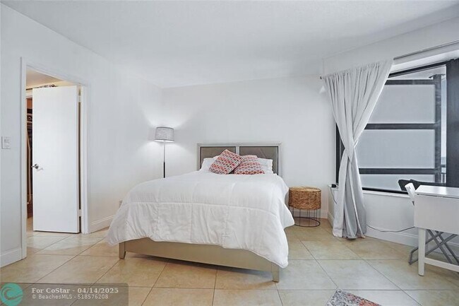 Building Photo - 3800 Galt Ocean Dr