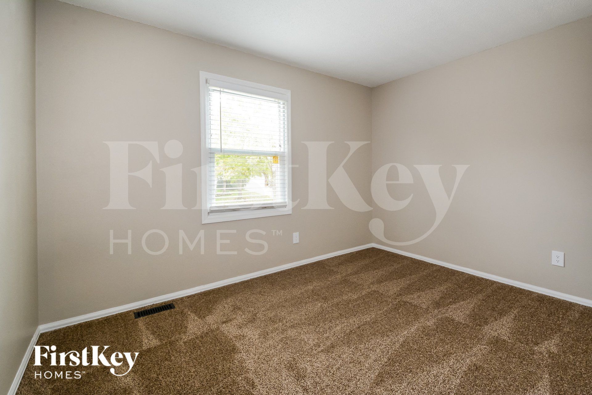 Building Photo - 1226 Treetop Village Dr