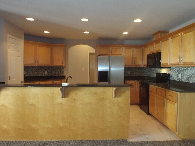 Building Photo - Spacious Pace Home with Office, Fireplace ...