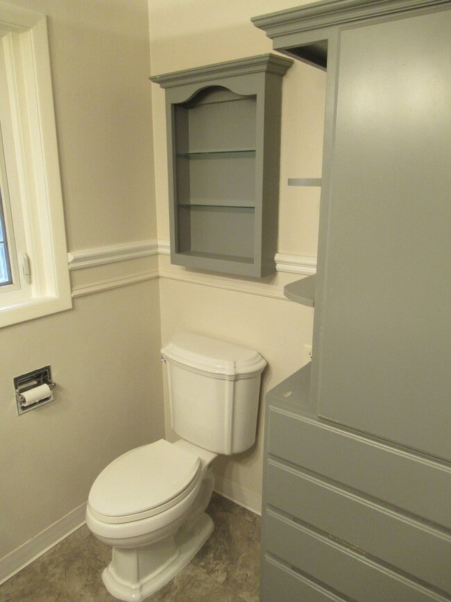 Building Photo - Four Bedroom Home in the Hills of South Salem