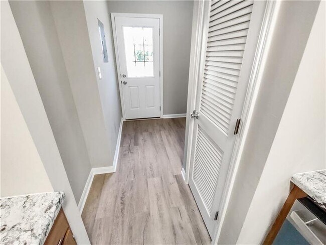 Building Photo - 220 Peach Forest Pl