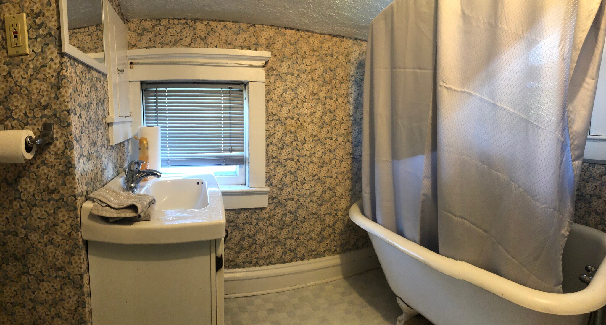 Bathroom #2 - 514 Walnut St