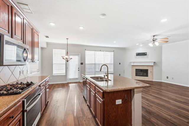 Building Photo - 2147 Hunt Club Trail