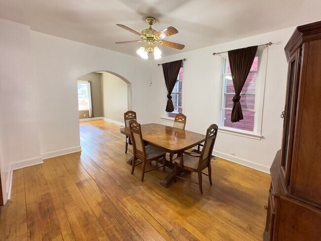 Building Photo - 1924 N St Louis Ave