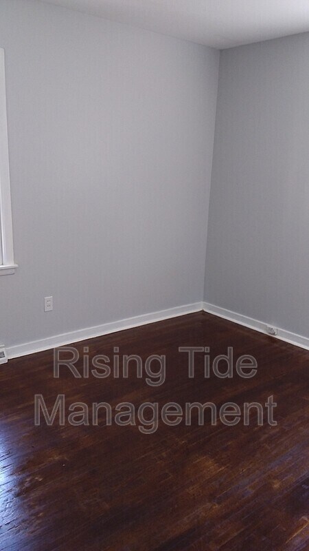 Building Photo - 825 Sherwood Forest Dr