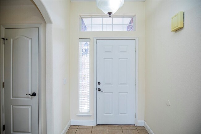 Building Photo - 520 Bonanza St