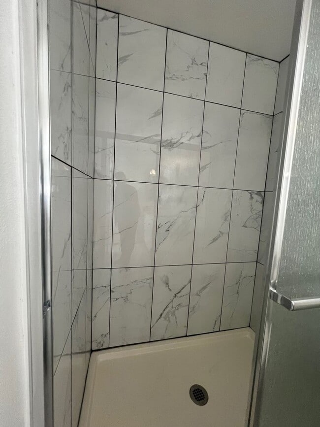 Building Photo - Spacious 4-bedroom, 2.5-bath Home Fountain Valley