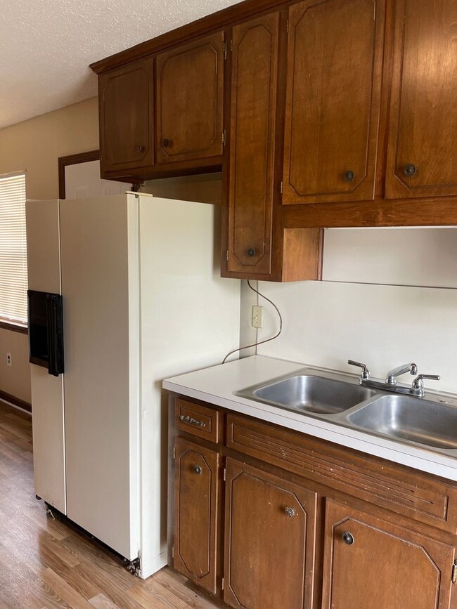 Building Photo - 242 Adler Dr