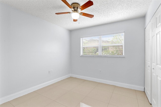 Building Photo - 842 SW 68th Ave