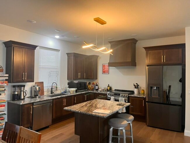 Building Photo - 1020 Crestland Ave