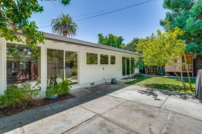 Building Photo - 3 Bed 2 Bath Mackay Home in Desirable Mont...