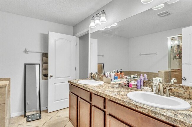 Building Photo - 3256 Rodrick Cir