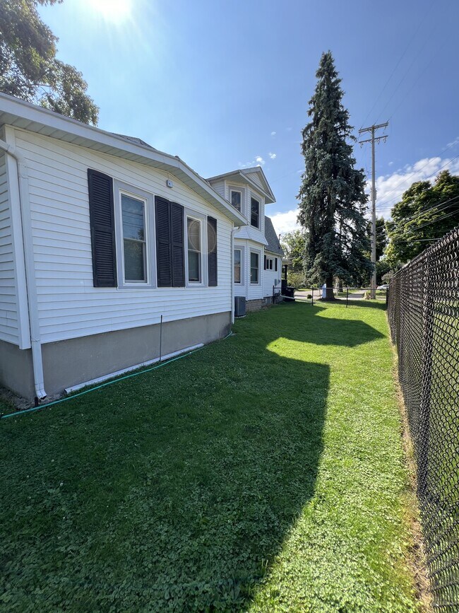 Building Photo - 236 Moores River Dr