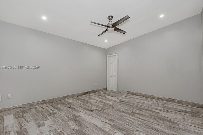 Building Photo - 740 NW 105th Pl