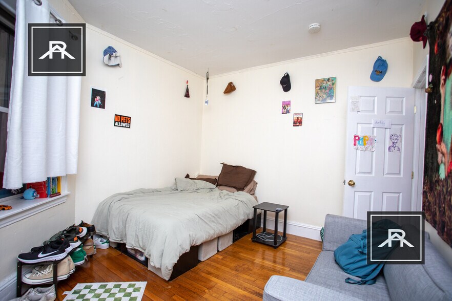 Building Photo - 316 St Paul St