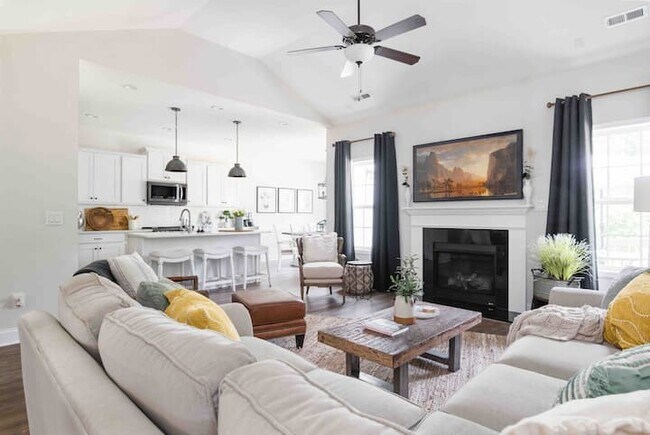 Building Photo - 460 Star Ridge Rd