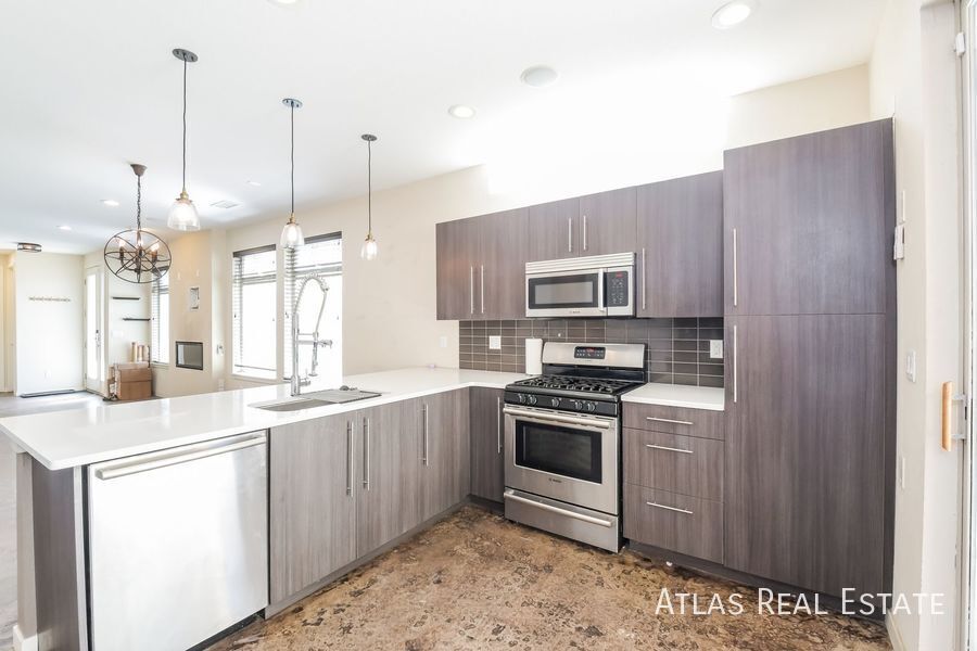 Building Photo - 3359 Mariposa St