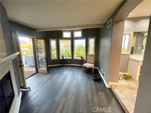 Building Photo - 6 Emerald Glen
