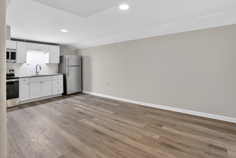 Building Photo - 586 Oakside Dr SW