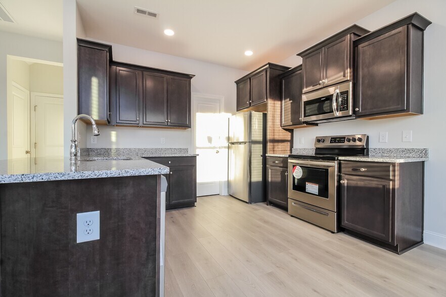 Building Photo - 301 Woodgate Wy