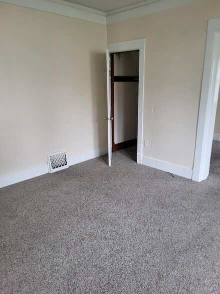 Building Photo - 4420 8th Ave