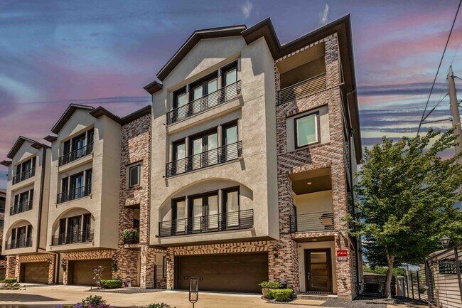 Primary Photo - Luxury End Unit Rental with Elevator, Downtown Views, and Sky Deck ($150 off the second month!)