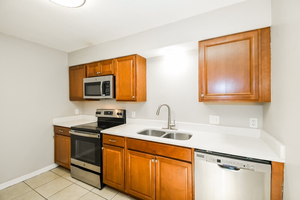 Building Photo - 1834 Manitoba Ct N