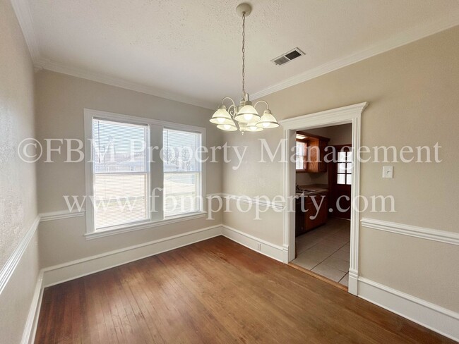 Building Photo - 211 W. Jefferson St - Beautiful 3 Bedroom,...