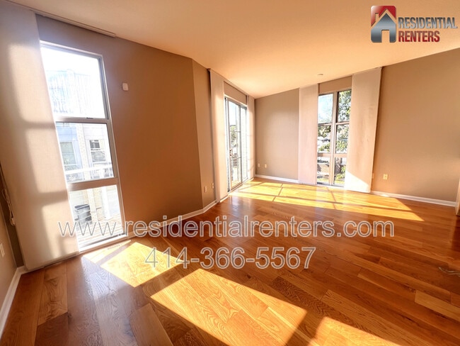 Building Photo - 2130 N Commerce St