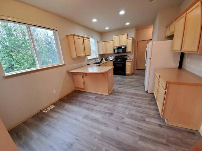 Building Photo - 18323-18313 13th Ave Ct E