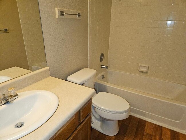 Building Photo - 805 Lexington Rd