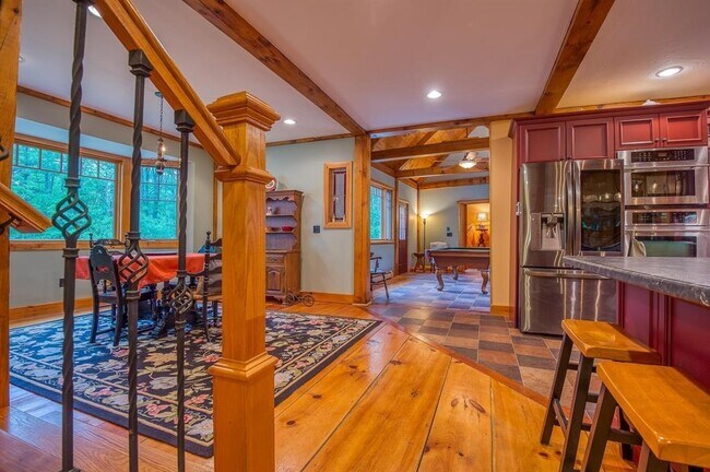 Building Photo - 34 Mirror Lake Dr