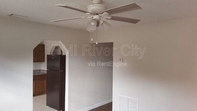 Building Photo - 2309 Lane Ave S