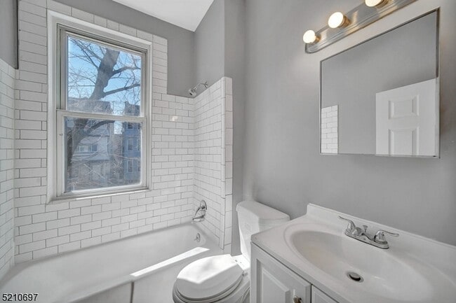 Building Photo - 30 Linden Ave