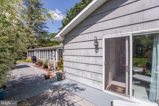 Building Photo - 67 Townview Dr