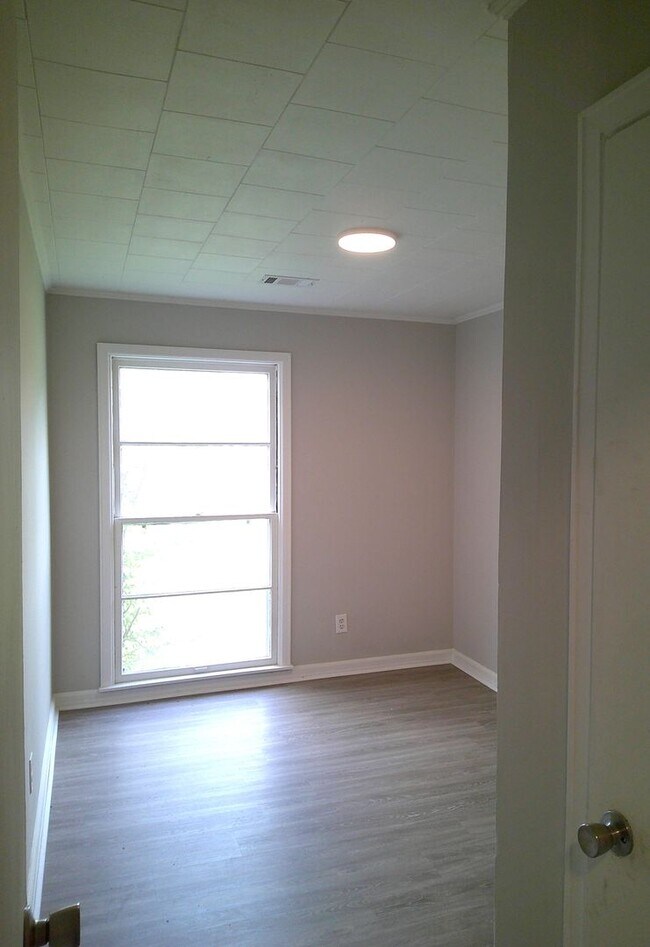 Building Photo - 408 Lumpkin Ave