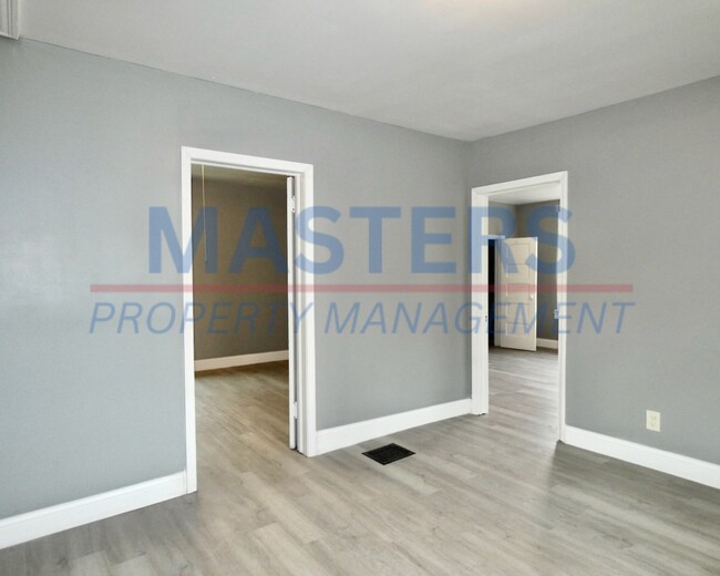 Building Photo - Spacious Rental | Convenient Central Location