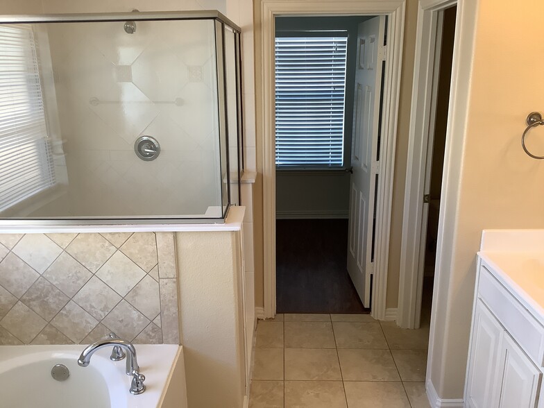 Building Photo - 515 Cool Meadow Ct