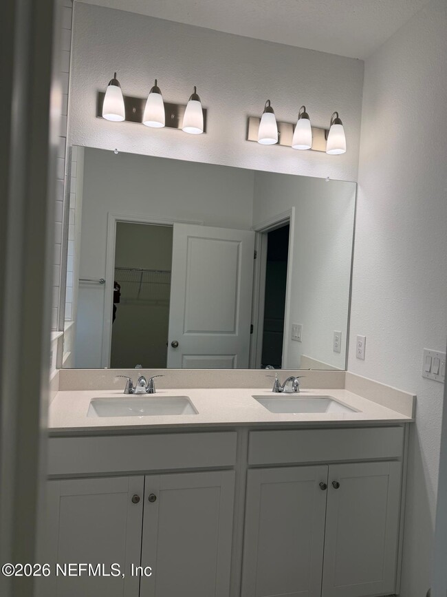 Building Photo - 624 Farmfield Dr