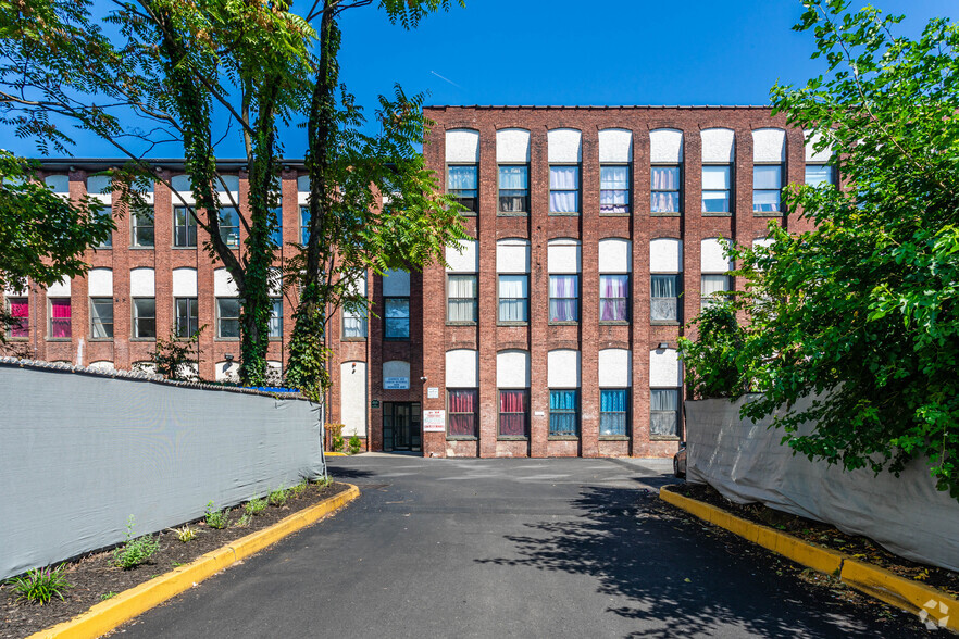 Drive Way Parking - The Godwin Lofts